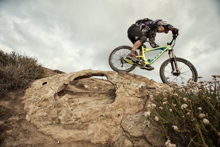 世界中のトレイルで冒険を続けるMTBエクストリームライダー ハンス・レイ