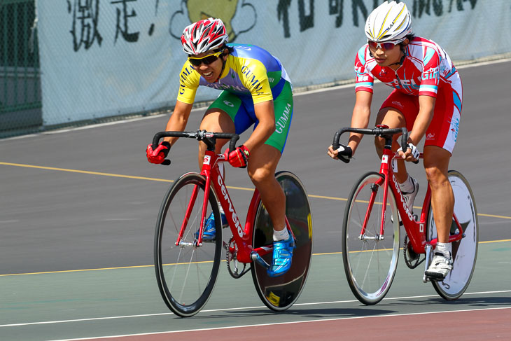 成年男子4km速度競走準決勝 インカレポイントレースとは逆に小林泰正(群馬県)をマークする橋本英也(岐阜県)。ともに決勝へ