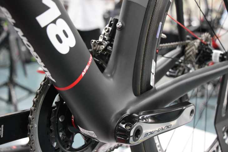 ワイドなボトムブラケットシェルはBB86規格を採用