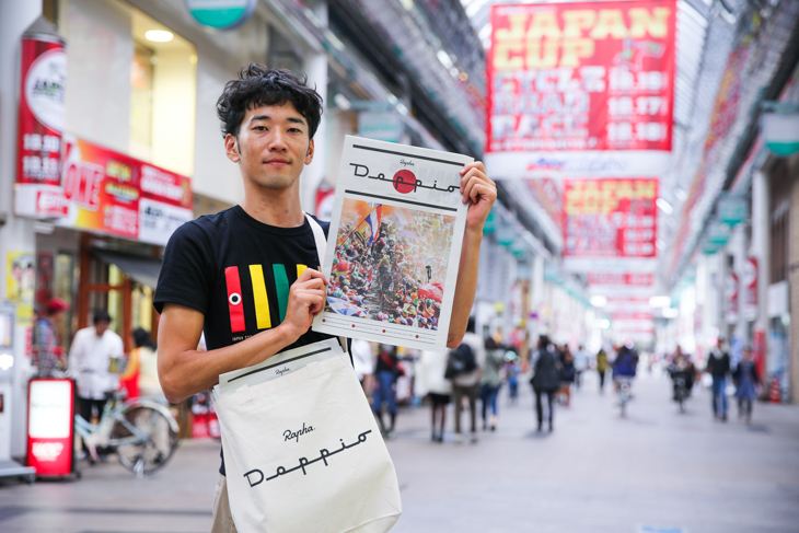 ジャパンカップに合わせて作られたタブロイド新聞「doppio(ドッピオ)」を無料配布中
