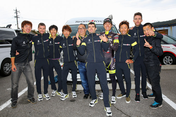 パブロ・ウルタスンを囲むチーム右京 2015年輪島ロードで