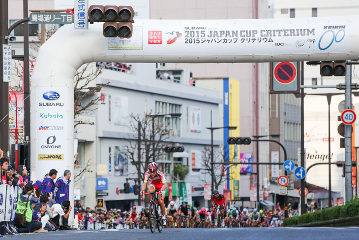 単独で5周目のスプリントポイントを通過する鈴木譲(宇都宮ブリッツェン)