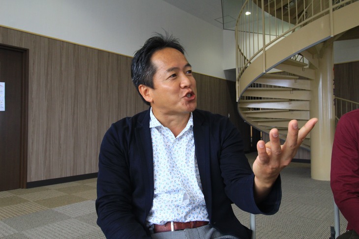 理事長を務める駒澤大学経営学部教授の青木茂樹さん NPO成立の背景について詳しく語っていただいた