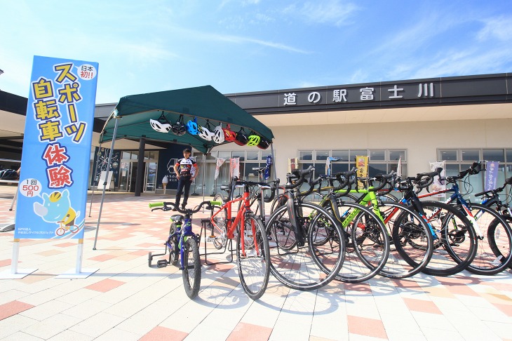 スポーツバイク体験ができる「ロードバイクレンタル@富士川」は週末に道の駅富士川にて開催されてきた