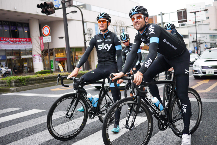 ジャパンカップのコース試走に出かけるベルンハルト・アイゼル(オーストリア、チームスカイ)ら