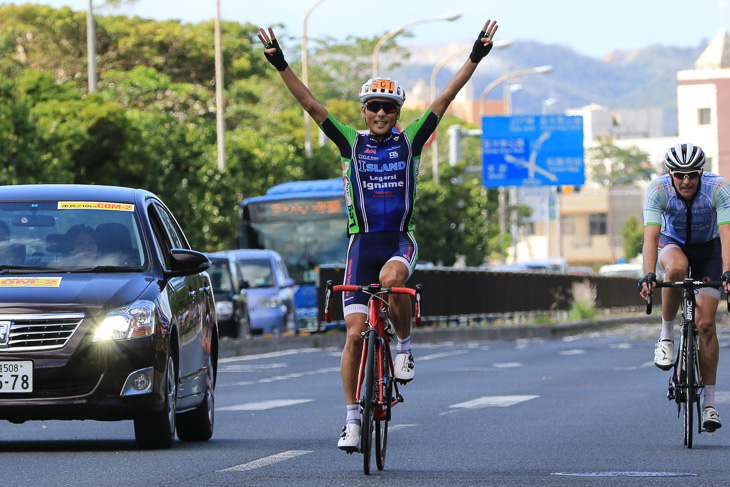 市民レース210kmを独走で制した高岡 亮寛(イナーメ信濃山形)
