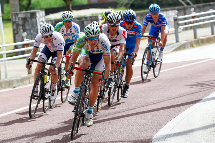 チャンピオン210km 安波を通過する先頭9人