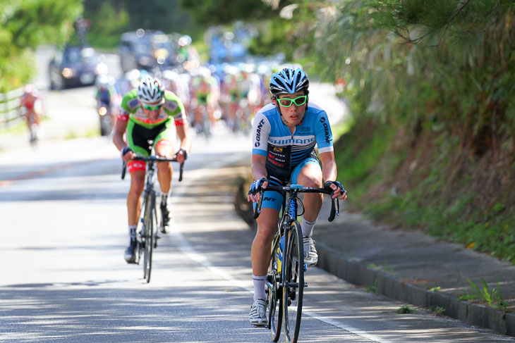 チャンピオン210km メイン集団からブリッヂをかける入部正太朗(シマノレーシング)、有銘にて