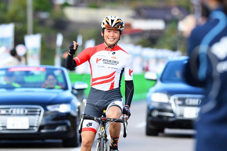 U23 ほぼ2周を逃げ切ってゴールする柴田雅之(龍谷大学)