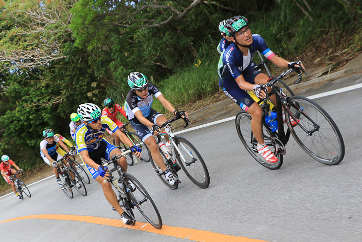 市民レース100kmアンダー39 集団内で走るチームメイトの「かくさん」