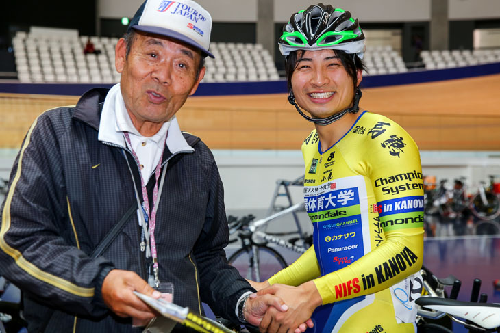 男子オムニアム 4km個人追抜 日本新記録を出した橋本英也(鹿屋体育大学)と恩師の山崎監督(岐南工高、朝日大学)
