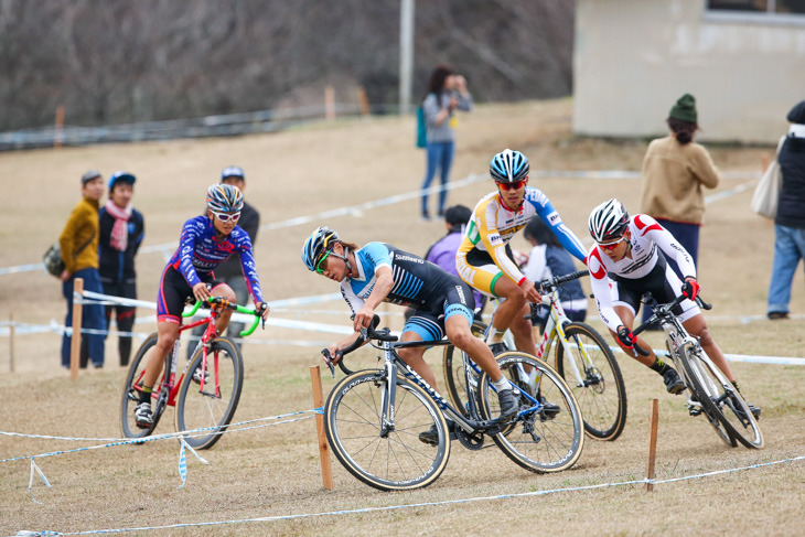 C1 周回を重ねる横山、沢田、中原、竹内の4名