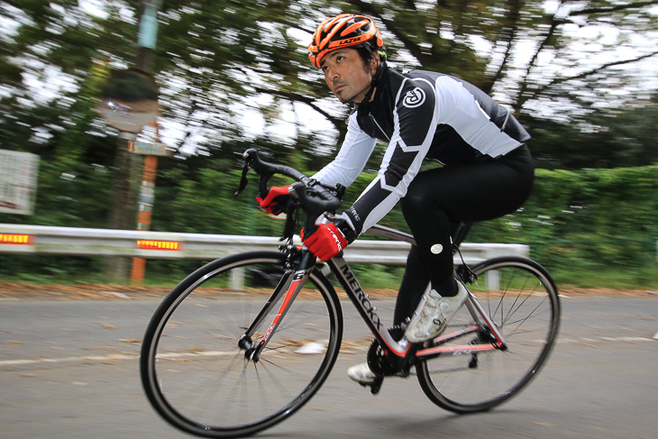 「関東であればインナーウェア次第でシーズン通して着用できる」鈴木卓史(スポーツバイクファクトリー北浦和スズキ)