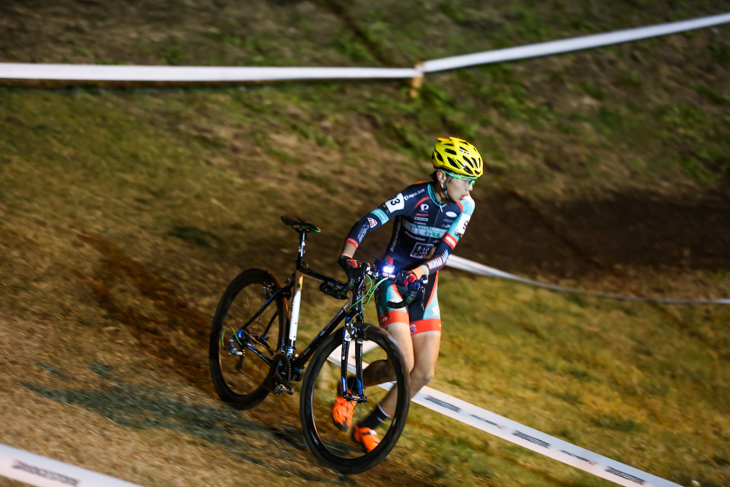 JCX U17 先頭を走る小島大輝(SNELCYCLOCROSSTEAM)