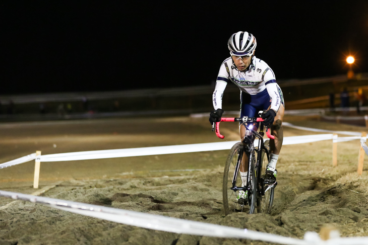 JCX マスターズ選手権 男子40 砂セクションをクリアする筧五郎(56CYCLE)
