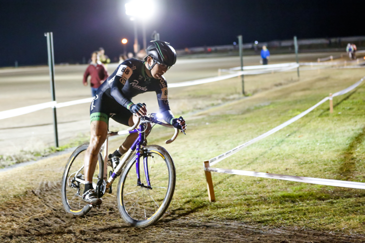 JCX30 最終周回に先頭に立つ秋本光隆(TeamRuedaNagoya)