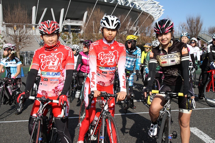 レディースクラスにゲスト参戦したReady Go JAPAN の岡田香織と吉岡梨紗、ちゃりん娘の太郎田水桜