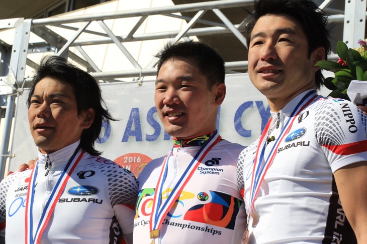 エリート男子表彰 優勝はチェン・キンロー(香港)
