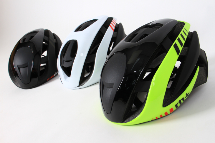 rh+ Z-Alpha(手前:Shiny Black/Shiny Yellow Fluo/Matt Black、中央:Shiny White/Shiny White/Matt Black、奥:Shiny Black/Matt Black/Matt Bla)
