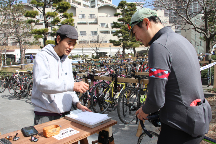 自転車で来場しても安心して楽しめるよう用意されたサイクルクローク(有人駐輪場)