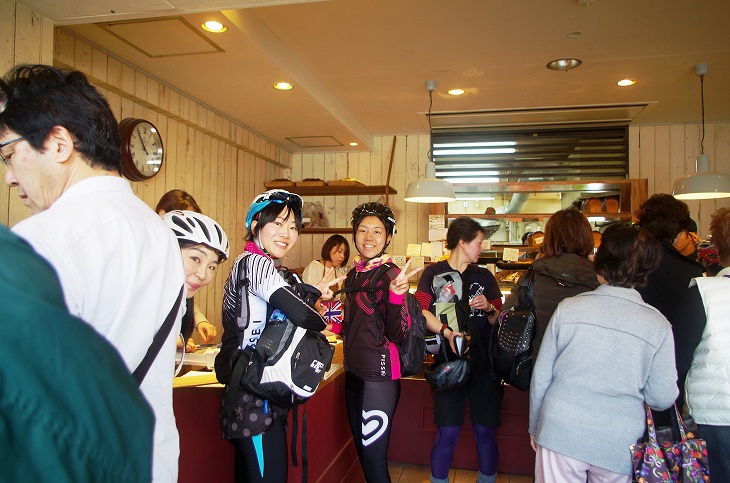 なかなか来ることができない人気のパン屋さんでパンを購入