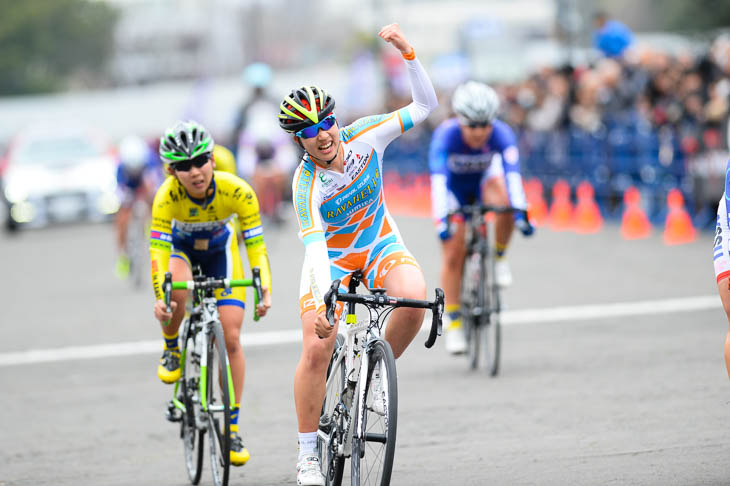 昨年、高校生ながら女子オープンにて優勝した岡本二菜(当時スミタエイダイパールイズミラバネロ)も日体大より出場