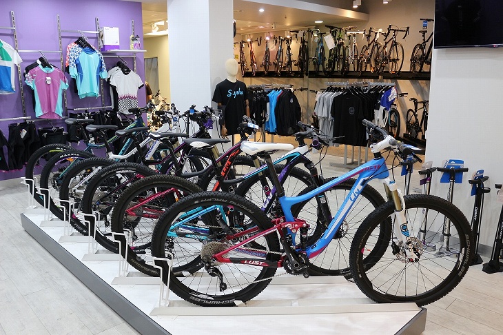 Livの本格MTBもならんでいました!
