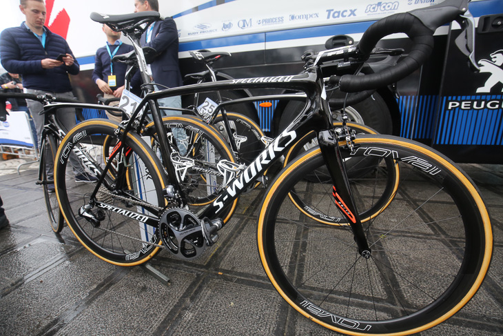 トム・ボーネン(ベルギー、エティックス・クイックステップ)のスペシャライズド S-WORKS ROUBAIX