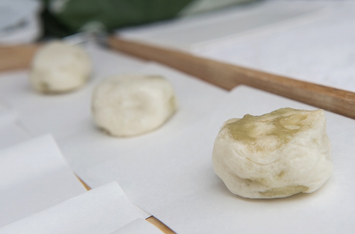 同時に用意される和菓子!朝一の林道の頂上でこれはうますぎ!