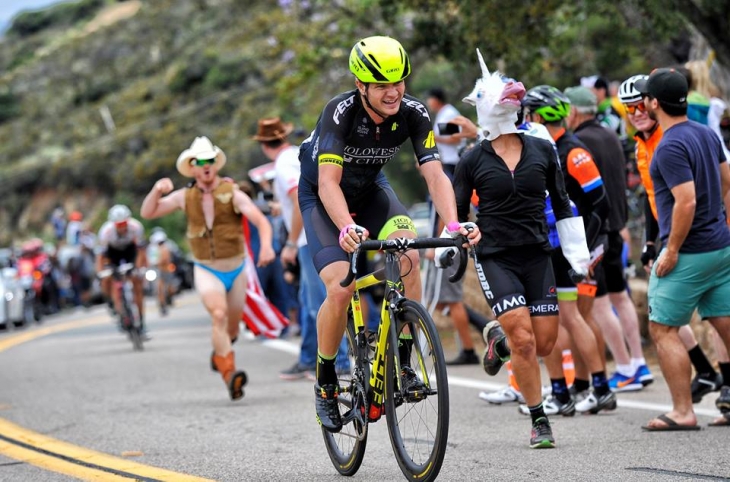 1級山岳を先頭通過し山岳賞を手に入れたオスカル・クラーク(アメリカ、ホロウェスコ)