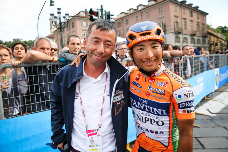 最終ステージを終えた福島晋一監督と山本元喜(NIPPOヴィーニファンティーニ)