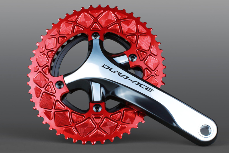 アブソリュートブラック PREMIUM OVAL ROAD 110/4 BCD CHAINRING(レッド)