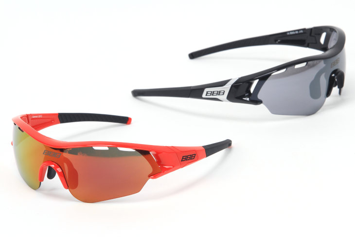 BBB SUMMIT(手前:Glossy Red/PC Smoke MLC Red、奥:Glossy Black/PC Smoke Flash Mirror)