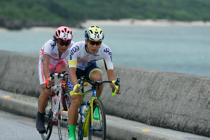 根津匠太朗(TeamSHIDO)と奥西直彦(ベルエキップしびれ隊)が逃げる