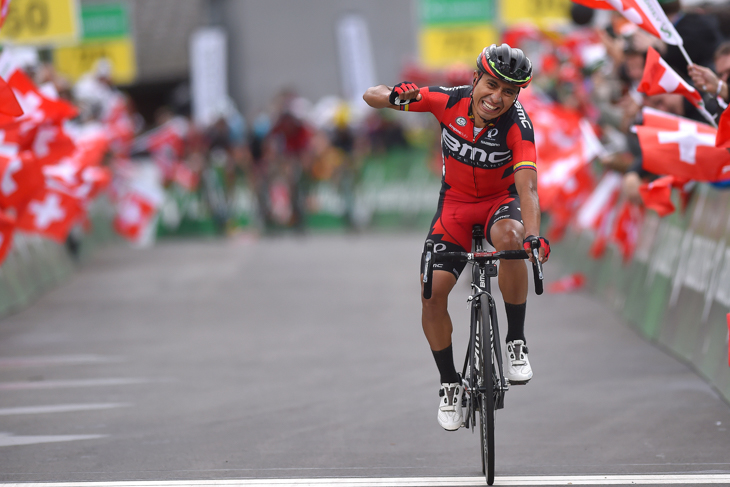 逃げ切り勝利を飾ったダルウィン・アタプマ(コロンビア、BMCレーシング)