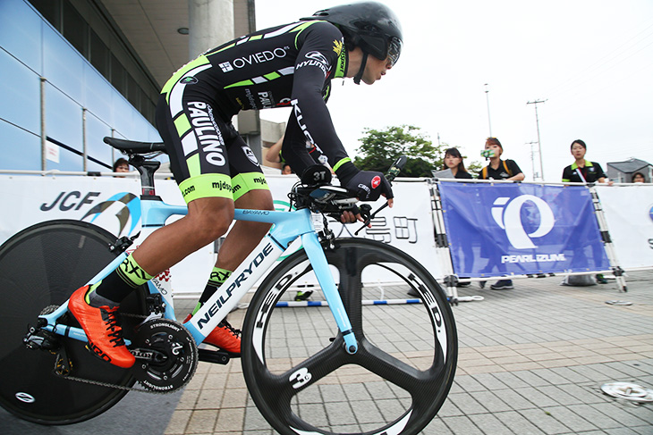 スタートする小林海(Team KUOTA C.PAULLINO)