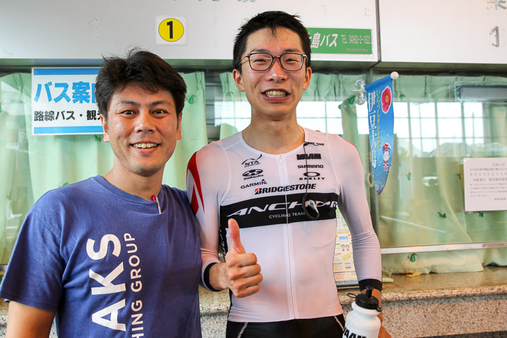 ME 優勝した西薗良太(チームブリヂストン・アンカー)を支えたコーチの中田尚志さん(PCG-Japan)
