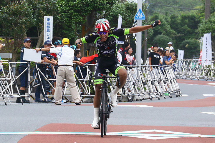 独走で優勝を決めた小林海(Team KUOTA C.PAULINO)