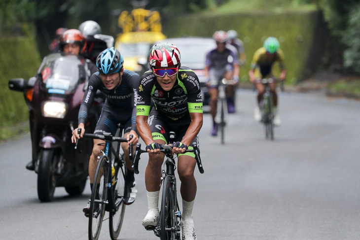 U23 8周目上り、アタックした小林海(Team KUOTA C.PAULINO)と食らいつく小橋勇利(シマノレーシング)