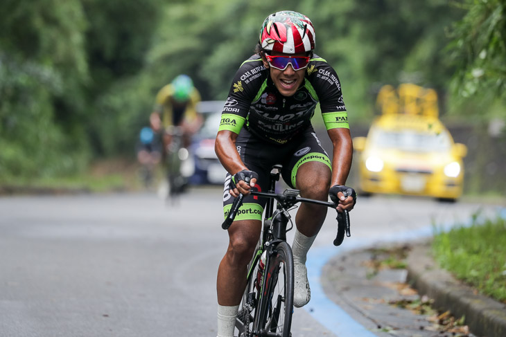 U23 残り10km、独走態勢を築く小林海(Team KUOTA C.PAULINO)