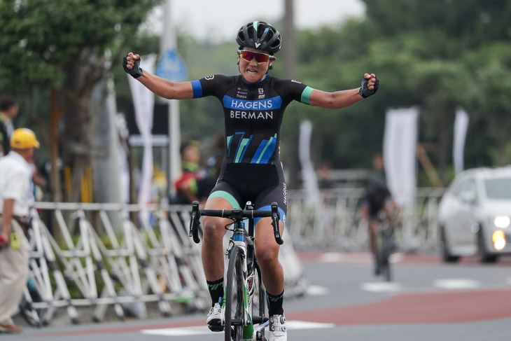 全日本選手権でロードレースと個人TTの2冠に輝いた與那嶺恵理(Hagens Berman Supermint)
