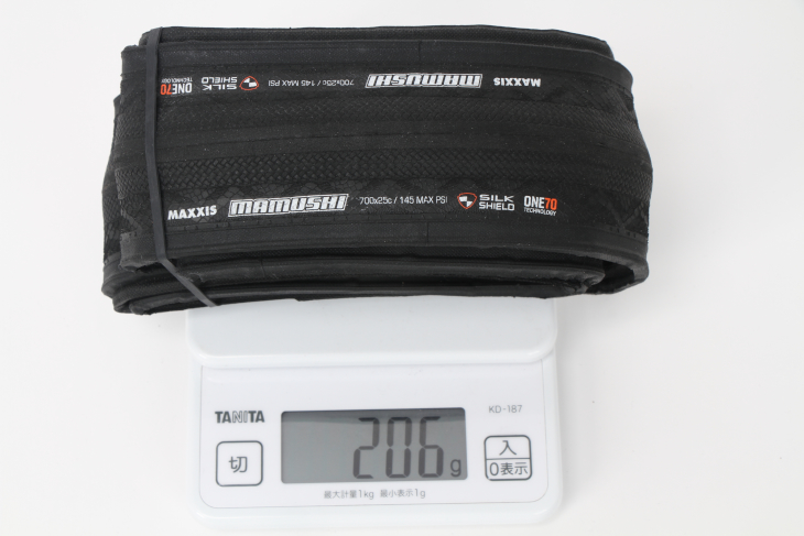 実測重量は206g。カタログ値より5%ほど軽量だ