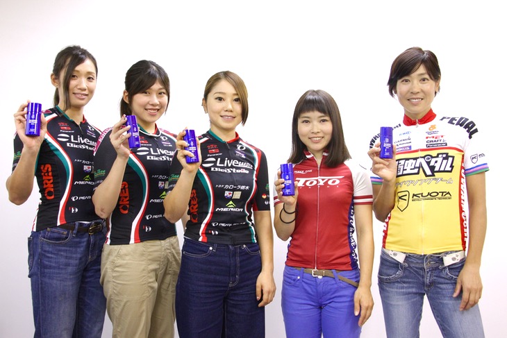 左からライブガーデン・ビチステンレの吉川美穂、伊藤杏菜、針谷千紗子、福本千佳(Team TOYO)、唐見実世子(弱虫ペダルサイクリングチーム)各選手