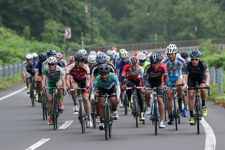 140km 65km地点、集団は一つ