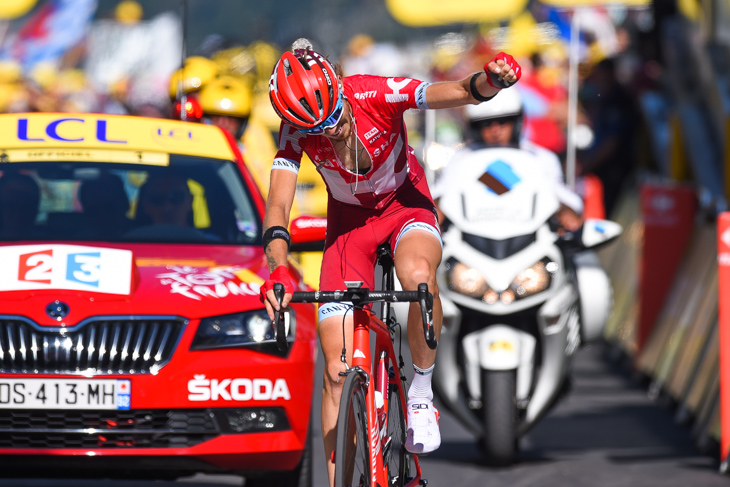 ツール・ド・フランスの超級山岳ステージで優勝したイルヌール・ザッカリン(ロシア、カチューシャ)。RED eTapの今ツール初勝利となった