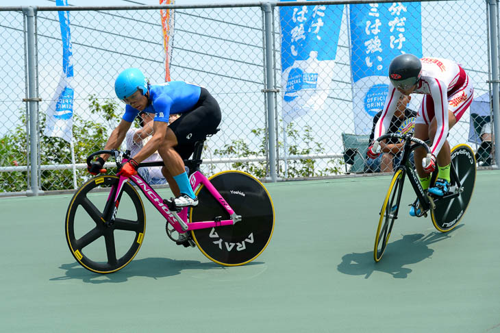 スプリント決勝 2本目 黒瀬浩太郎(崇徳)の隙をついて仕掛ける甲斐俊祐(別府商・別府翔青)