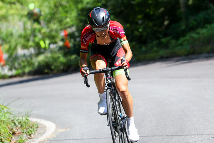 ラスト1km、フィニッシュへ向け独走する増田成幸(宇都宮ブリッツェン)