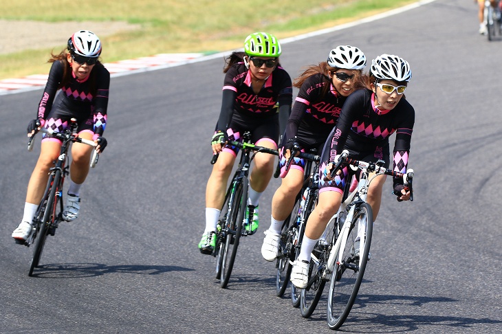 女子TTTという種目が成立する日本でも稀有なレース。 それがシマノ鈴鹿だ