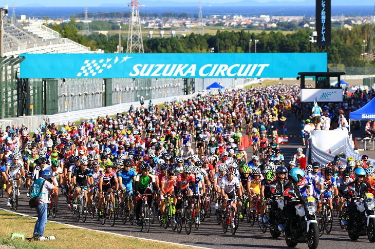目玉種目である2時間エンデューロ 最後尾が出発するまで3分かかる