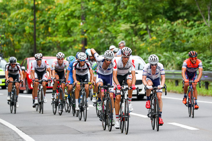 第2ステージ 90km地点、1分半差の追走集団